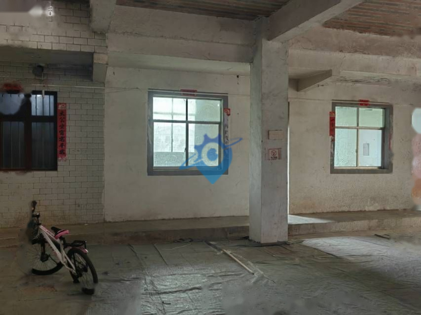 地址烂泥沟，厂房住房都有，有动力电，交通方便