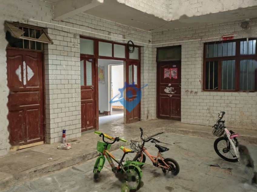 地址烂泥沟，厂房住房都有，有动力电，交通方便