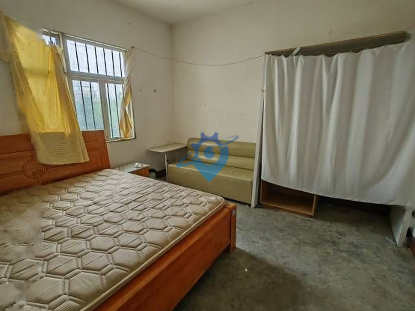 地址烂泥沟，厂房住房都有，有动力电，交通方便